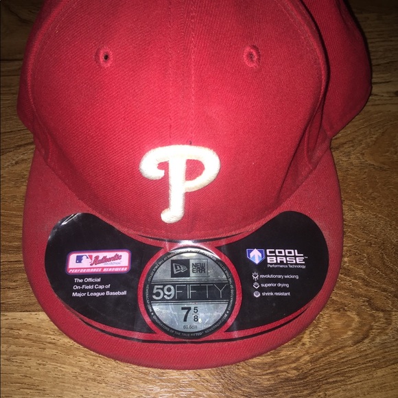 Red cap - Picture 4 of 4